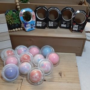 Bath bomb bundle.